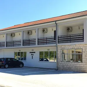 & Pansion Odmor Bed & Breakfast Rovanjska